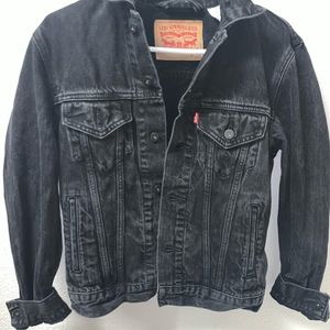 Black Levi’s jean jacket!
